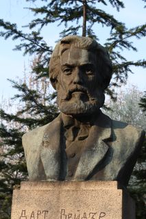 Бюст-паметник на Нешо Бончев