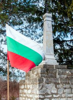 паметник на подпоручици добряков и доброгаев