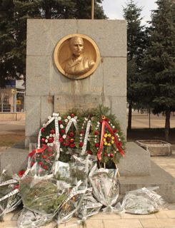 Паметник на Стамен Панчев