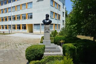 бюст-паметник на Христо Ботев