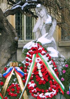 паметник на баронеса юлия въревска
