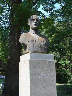 Паметник на Иван Михайлов