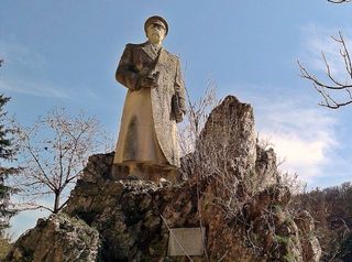 Паметник на генерал-лейтенат Едуард Тотлебен