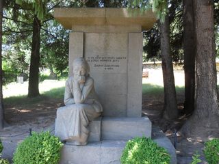 Надгробен паметник на Димчо Дебелянов
