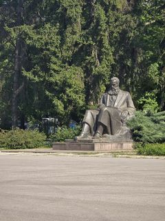Паметник на Любен Каравелов