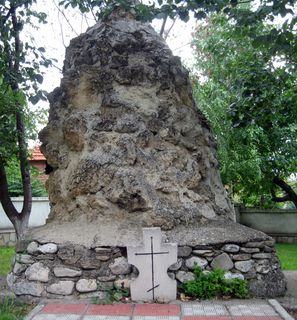 братска могила на нисши чинове