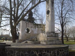 Паметник на Алеко Константинов