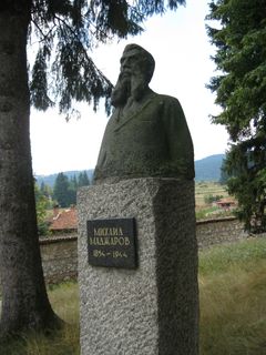 Бюст-паметник на Михаил Маджаров