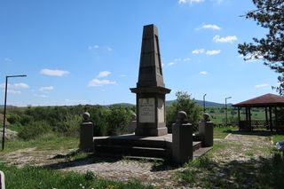 Паметник (Алдомировци)