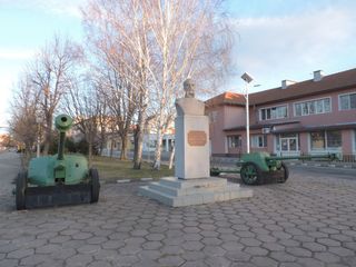 бюст-паметник на княз Николай Николаевич
