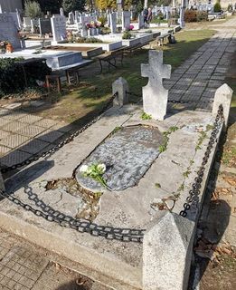 надгробен паметник на бертолд станиславович хорват божичко