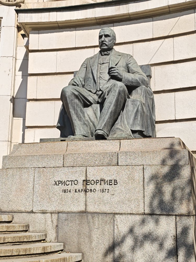 Христо Георгиев Паметник7387-1046