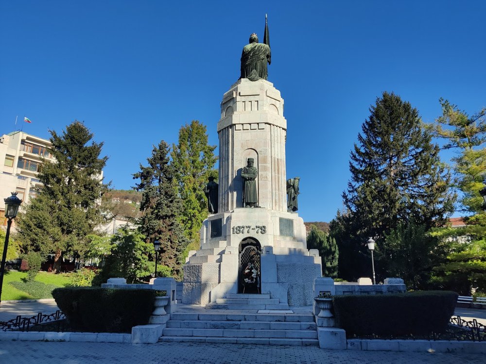 Паметник „Майка България“
