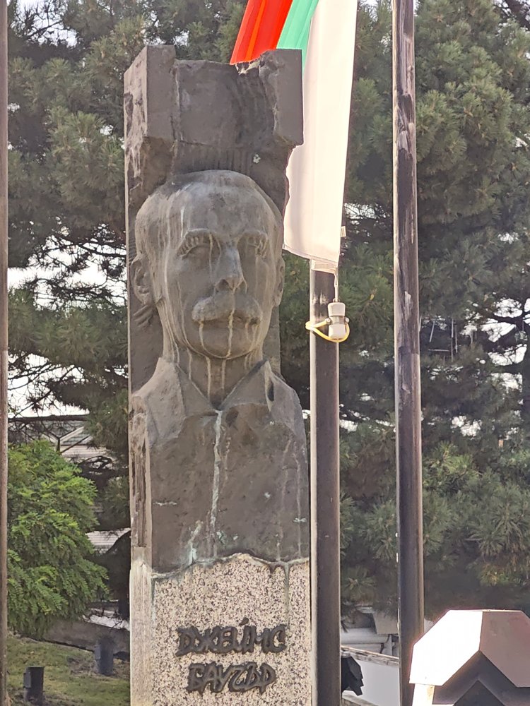 Паметник на Джеймс Баучер