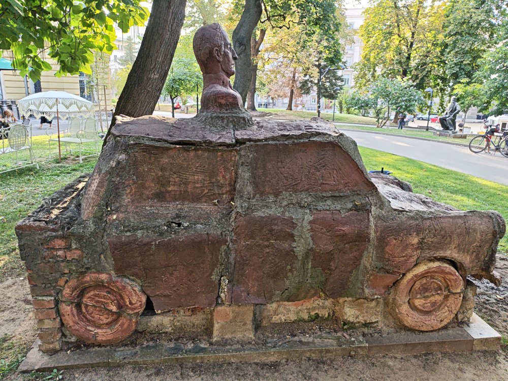 Паметник на Трабант