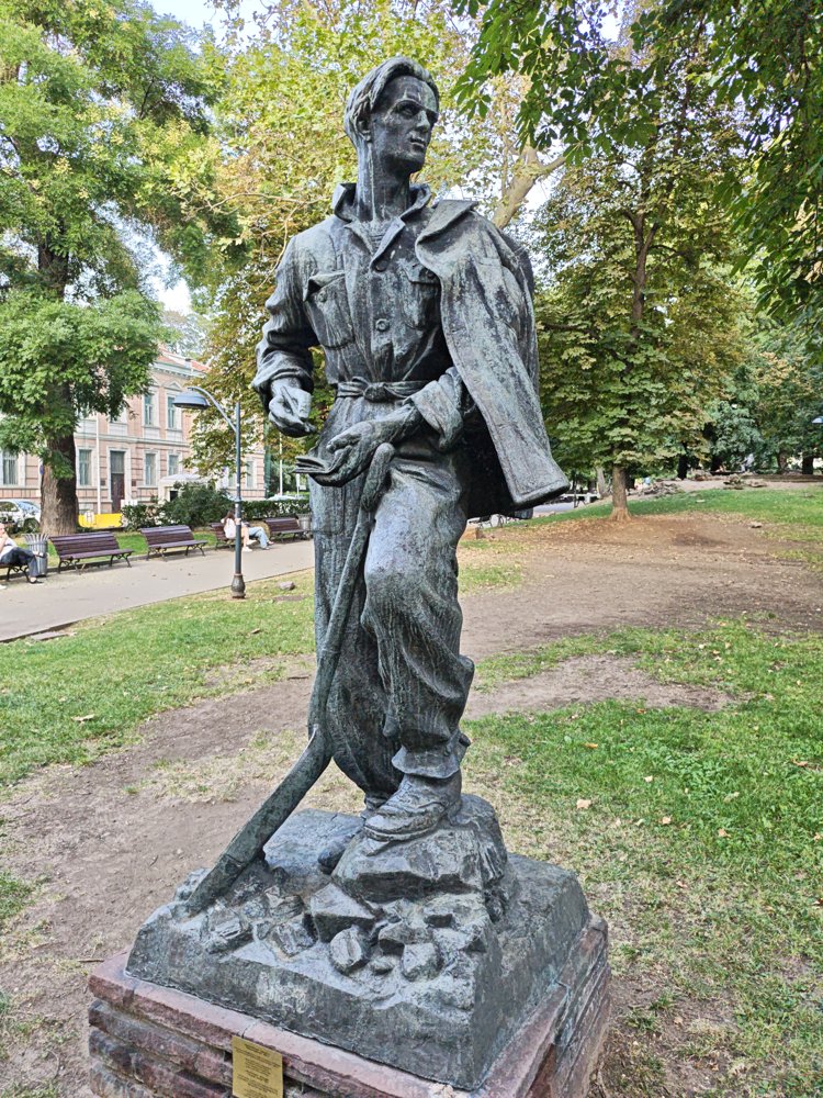 Паметник на Никола Вапцаров