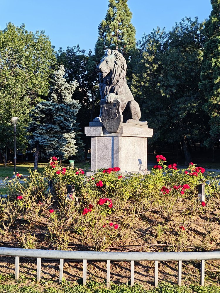 Лъвът от Мемориала на загиналите войници от Първи и Шести пехотни полкове
